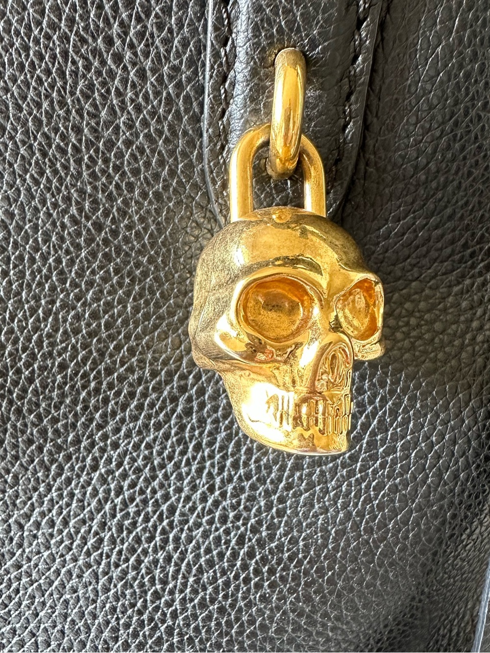 ALEXANDER MCQUEEN Large Padlock Tote Bag Gold Skull Black Leather - Picture 4 of 16